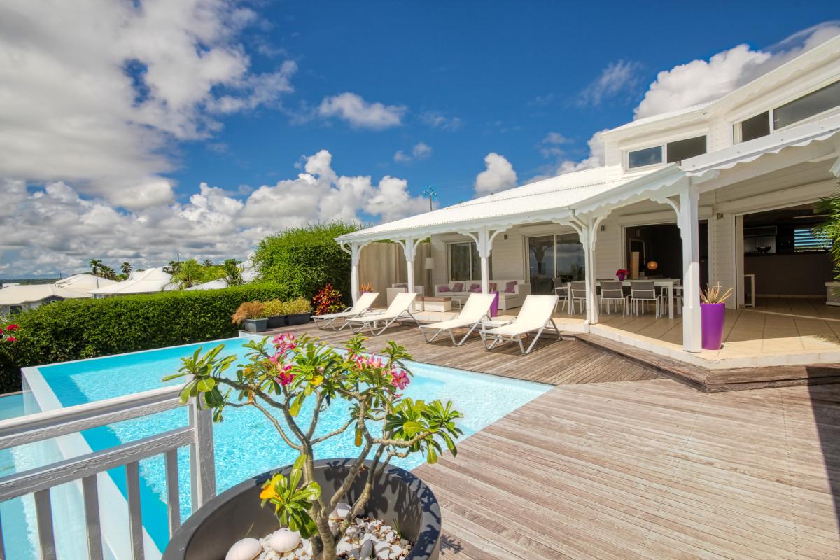 Villa vue mer 180° à louer en Guadeloupe - Vue d'ensemble