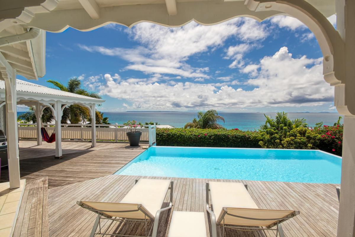 Villa vue mer 180° à louer en Guadeloupe - Vue d'ensemble