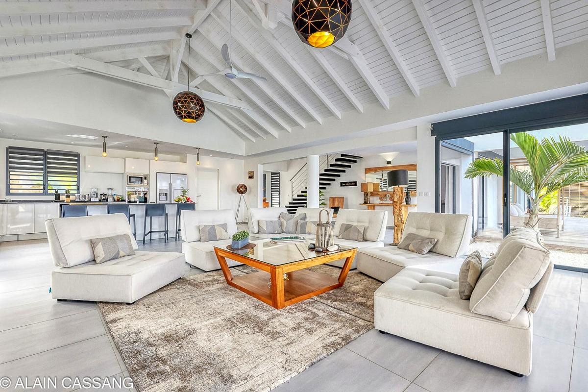A louer villa 5 chambres pour 10 personnes avec piscine et vue mer à Sainte Anne en Guadeloupe - salon