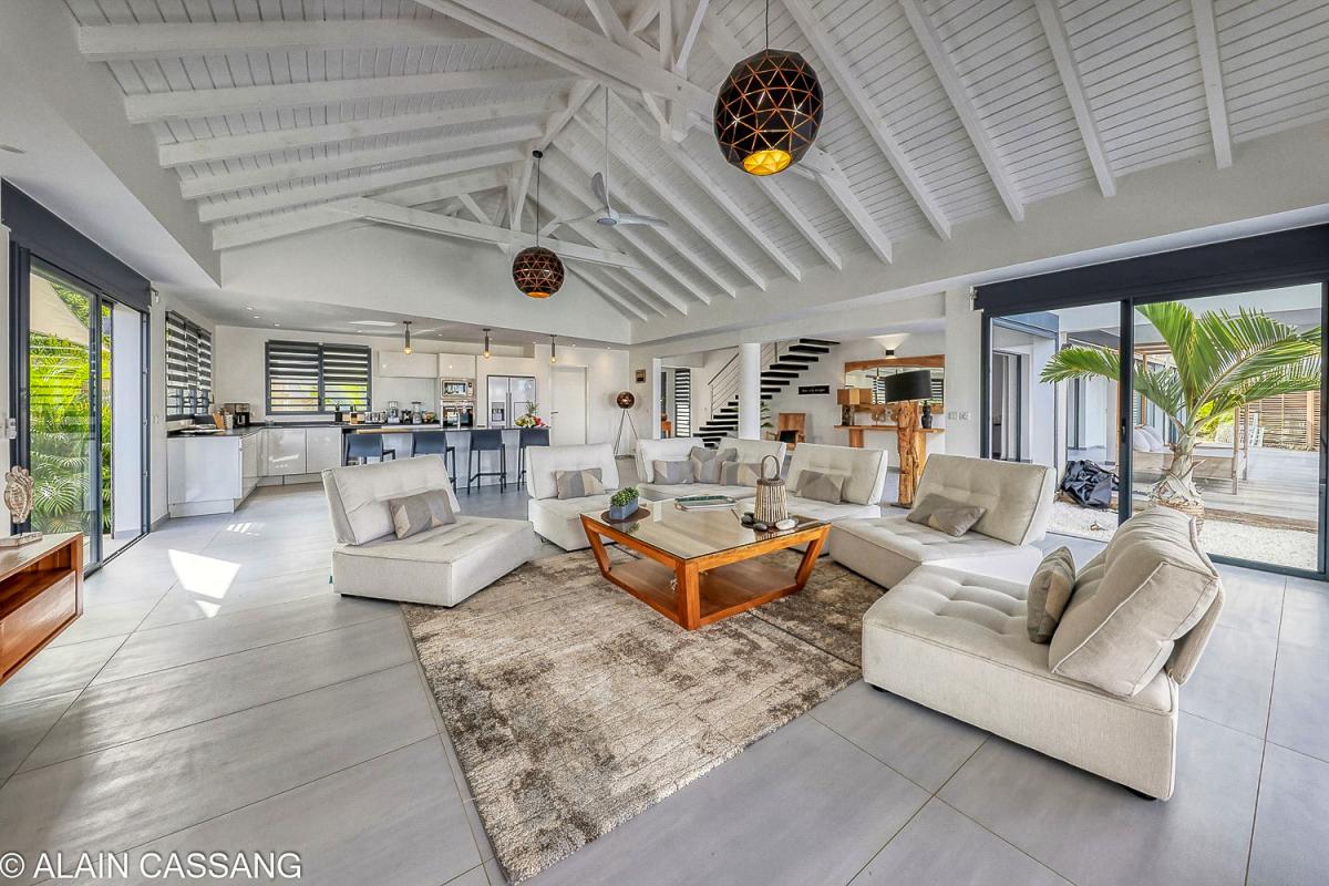 A louer villa 5 chambres pour 10 personnes avec piscine et vue mer à Sainte Anne en Guadeloupe - salon