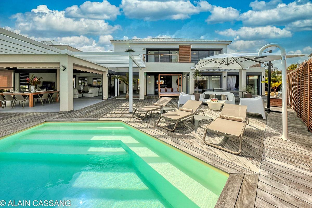 A louer villa 5 chambres pour 10 personnes avec piscine et vue mer à Sainte Anne en Guadeloupe - vue d'ensemble