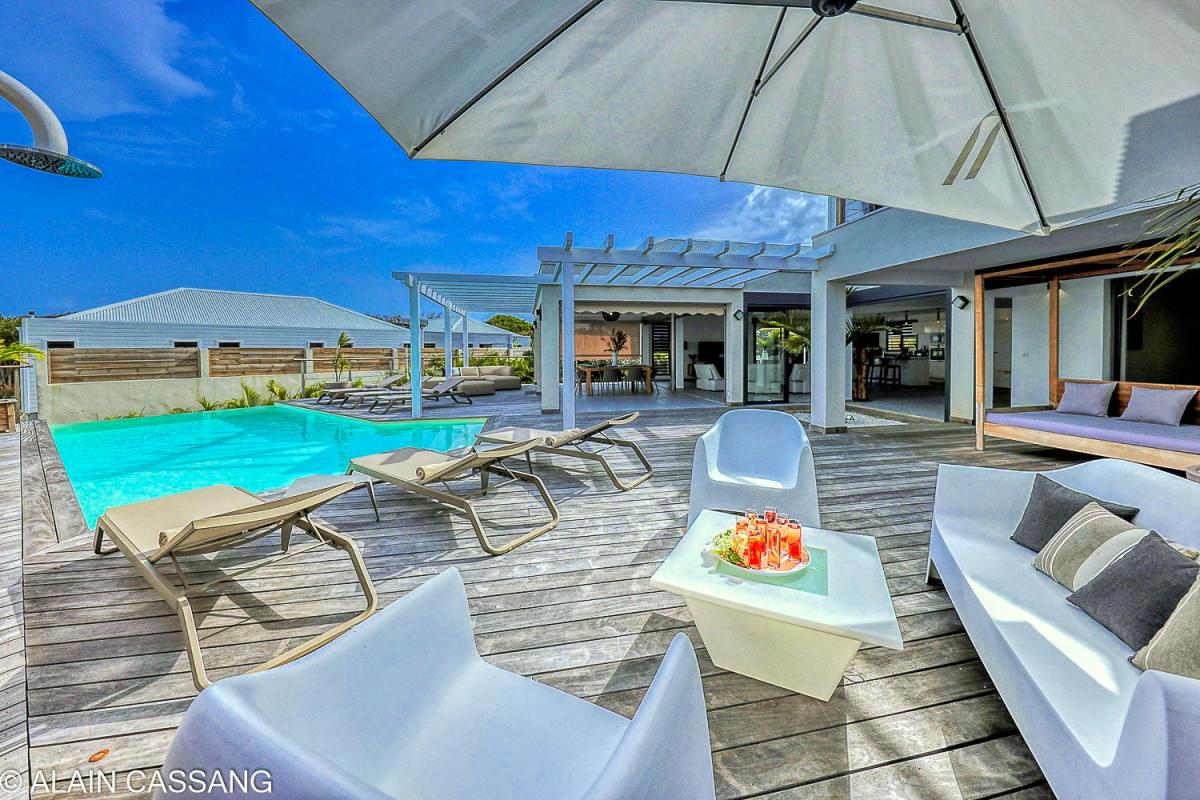 A louer villa 5 chambres pour 10 personnes avec piscine et vue mer à Sainte Anne en Guadeloupe - vue terrasse