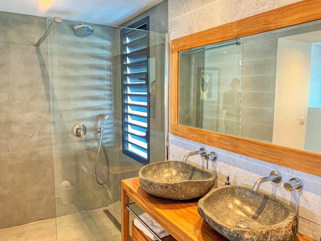 Villa de luxe 5 chambres pour 10 personnes avec piscine et vue mer à louer à Sainte Anne en Guadeloupe