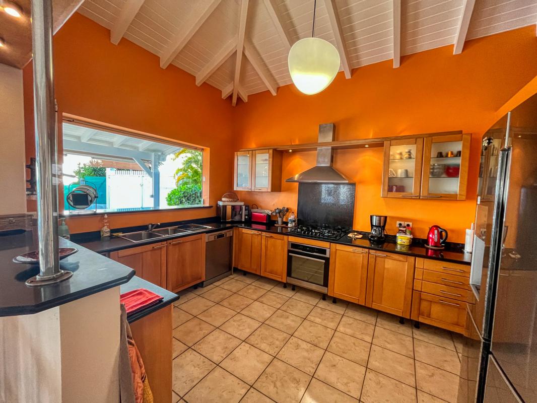 Location villa 3 chambres 6 personnes piscine et vue mer plage 150m à Ste Anne en Guadeloupe 
