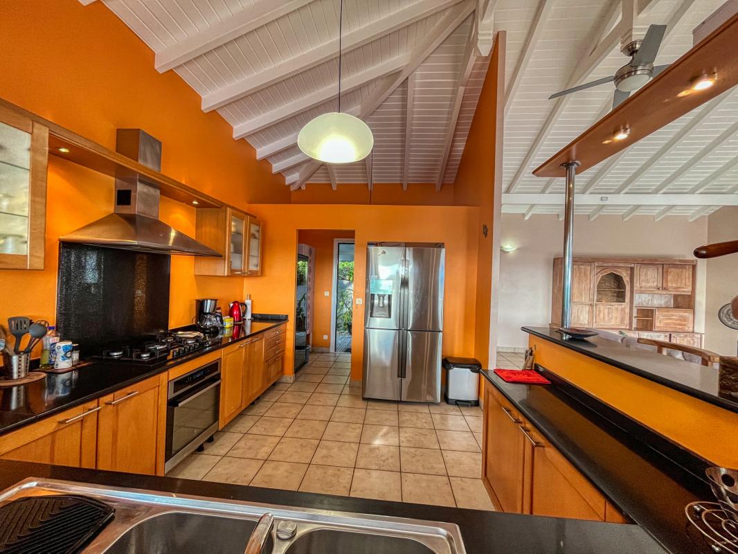 Location villa 3 chambres 6 personnes piscine et vue mer plage 150m à Ste Anne en Guadeloupe 
