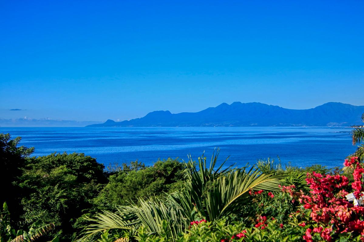 Location villa 3 chambres 6 personnes piscine et vue mer plage 150m à Ste Anne en Guadeloupe