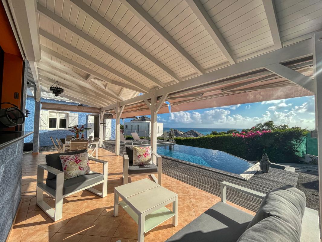 Location villa 3 chambres 6 personnes piscine et vue mer plage 150m à Ste Anne en Guadeloupe 