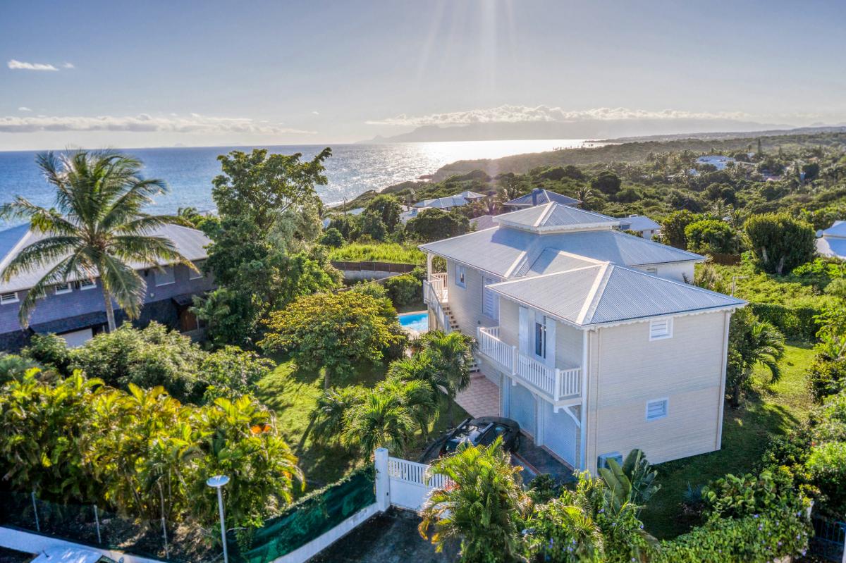 Villa de 5 chambres avec piscine à louer à ste anne guadeloupe avec vue mer 