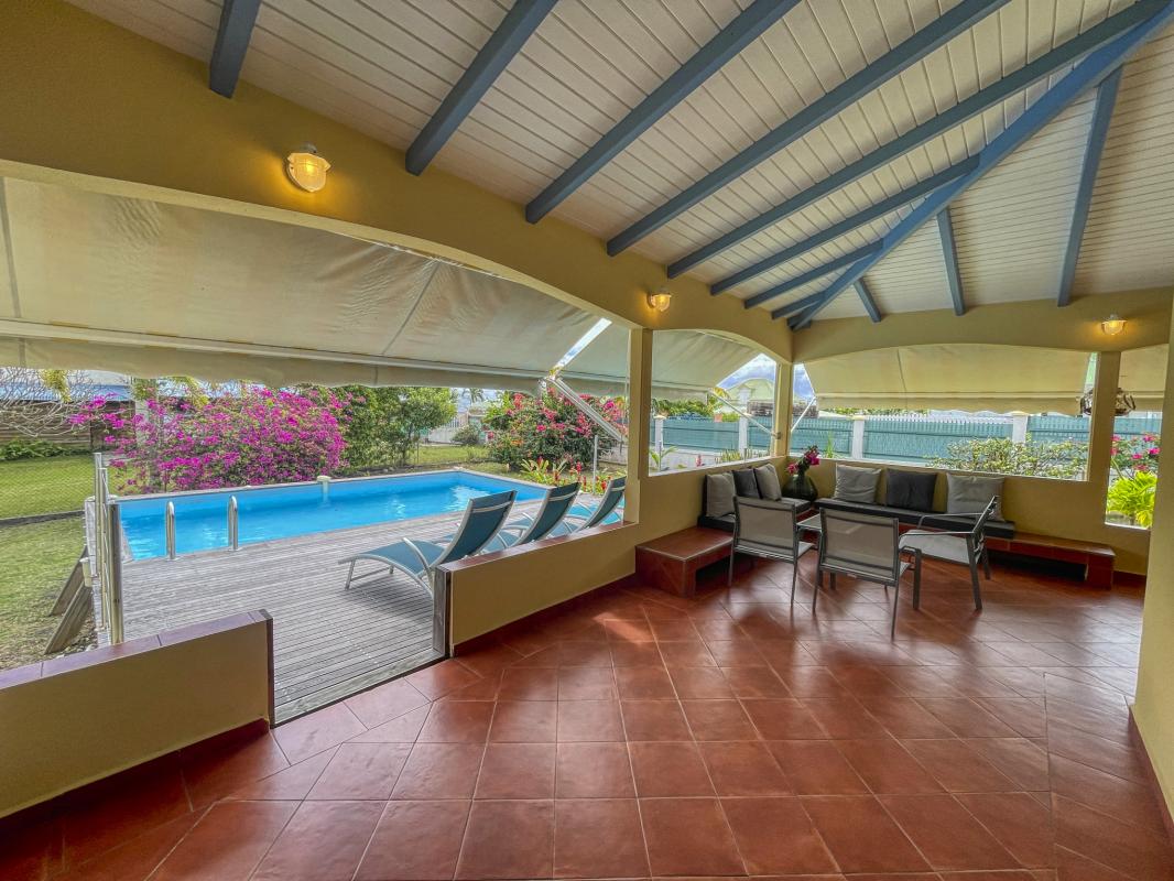 A louer villa sainte anne Guadeloupe-piscine terrasse