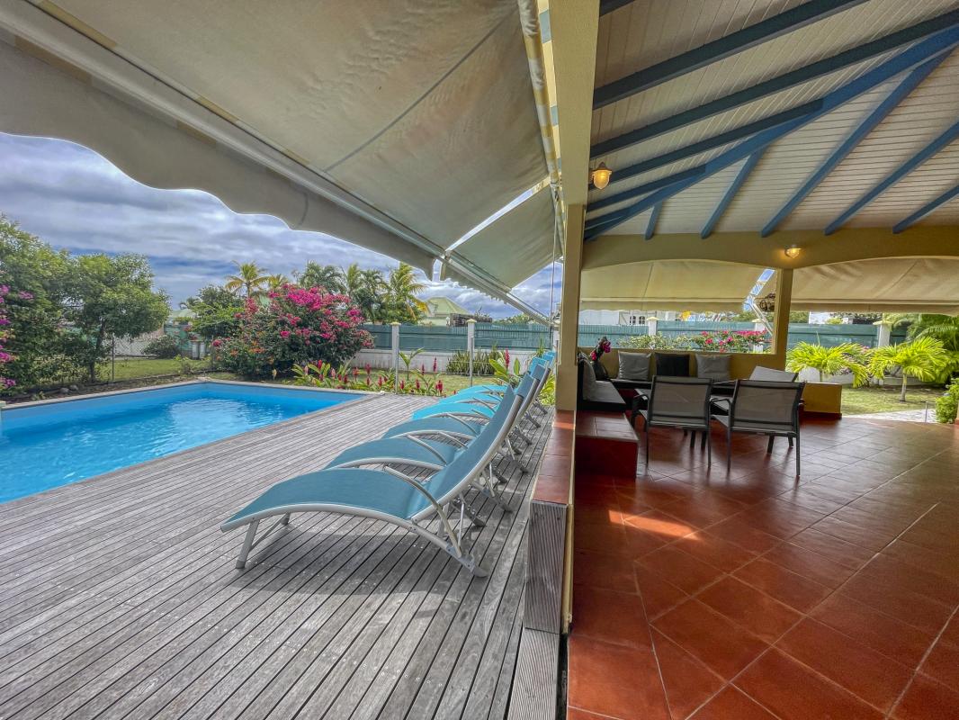 A louer villa sainte anne Guadeloupe-piscine terrasse