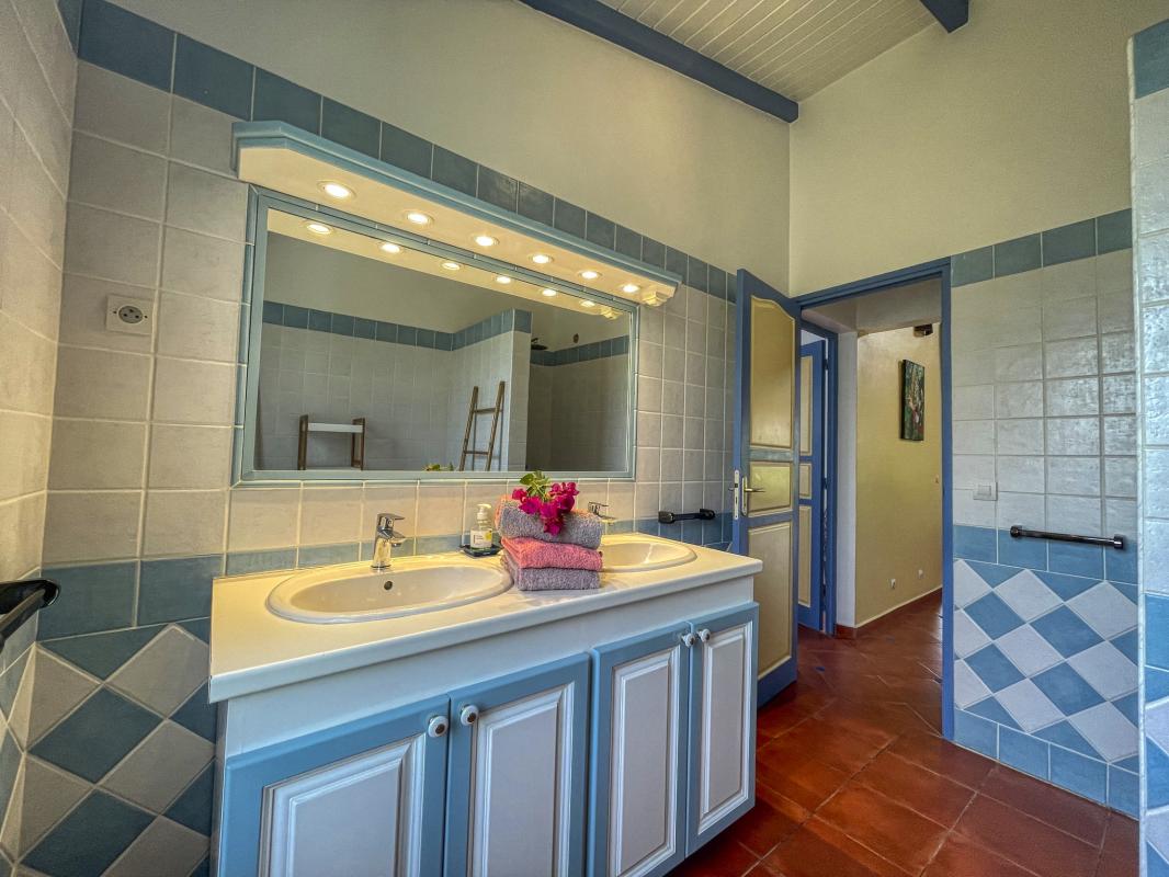 A louer villa sainte anne Guadeloupe-salle de douche