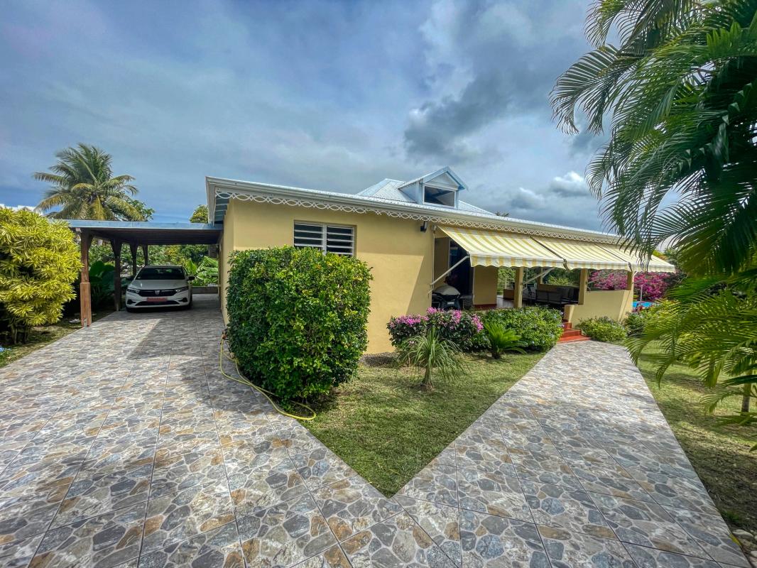 A-louer-villa-sainte-anne-Guadeloupe-vue ensemble