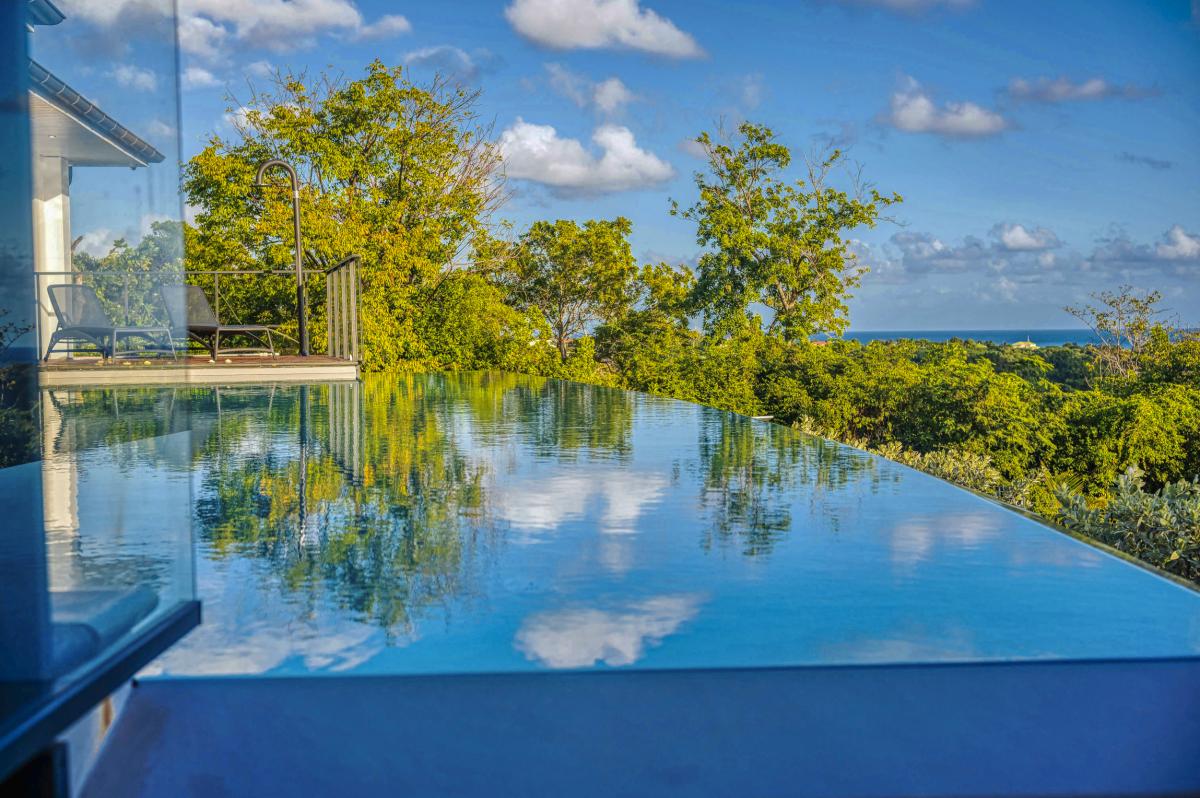 Villa vue mer Sainte Anne Guadeloupe- piscine débordement