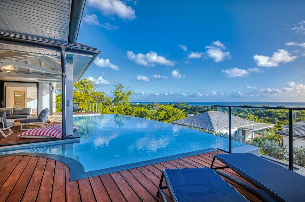 Villa vue mer Sainte Anne Guadeloupe - vue terrasse piscine