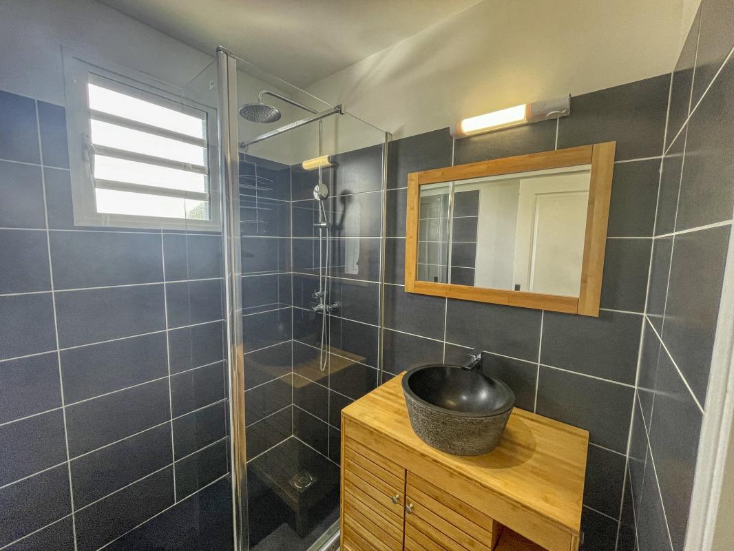 Location villa Sainte Anne Guadeloupe-Salle de bain commune