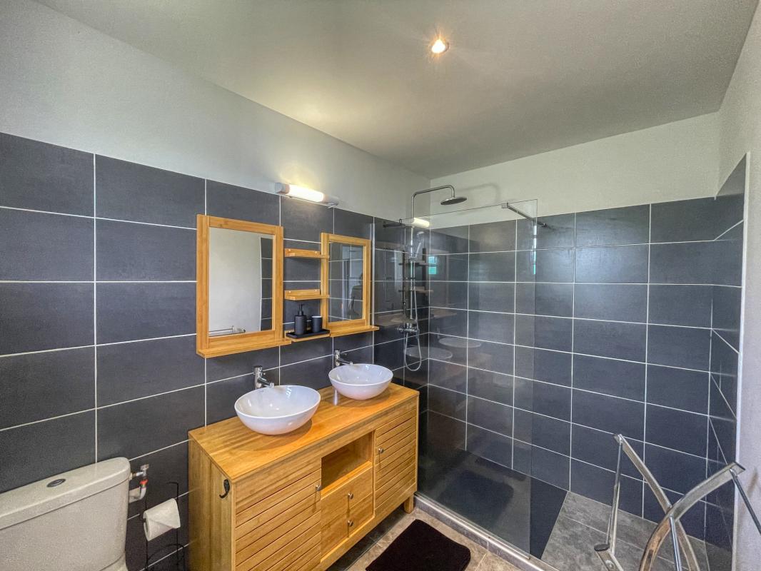 Location villa Sainte Anne Guadeloupe-Salle de bain