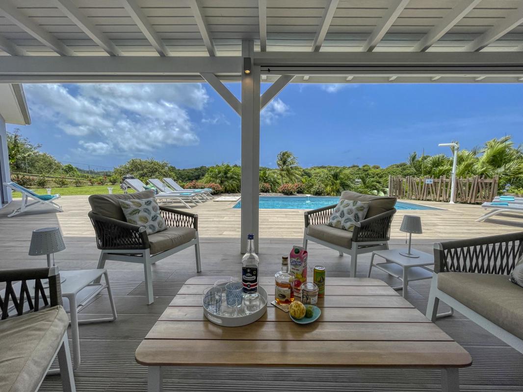 16.Location villa piscine Sainte Anne Guadeloupe_Terrasse