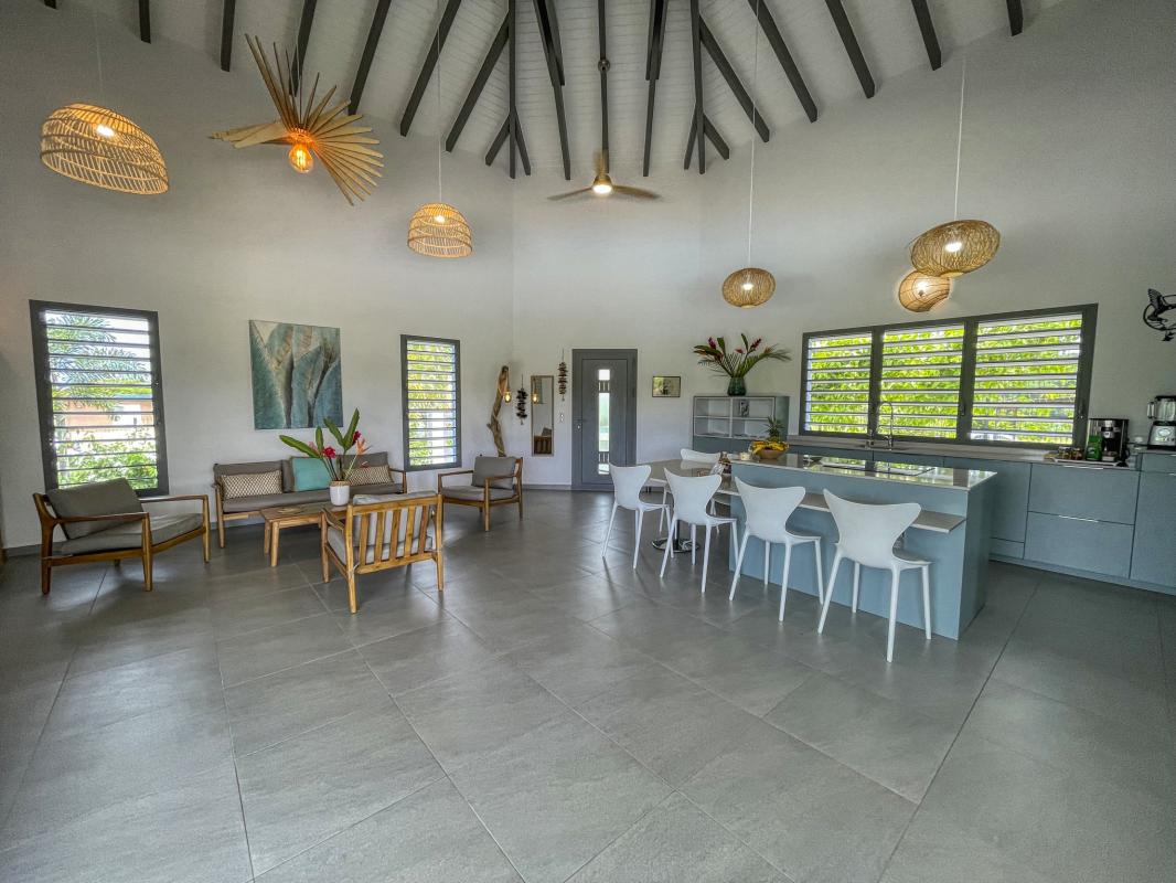 17.Location villa piscine Sainte Anne Guadeloupe_Pièce de vie