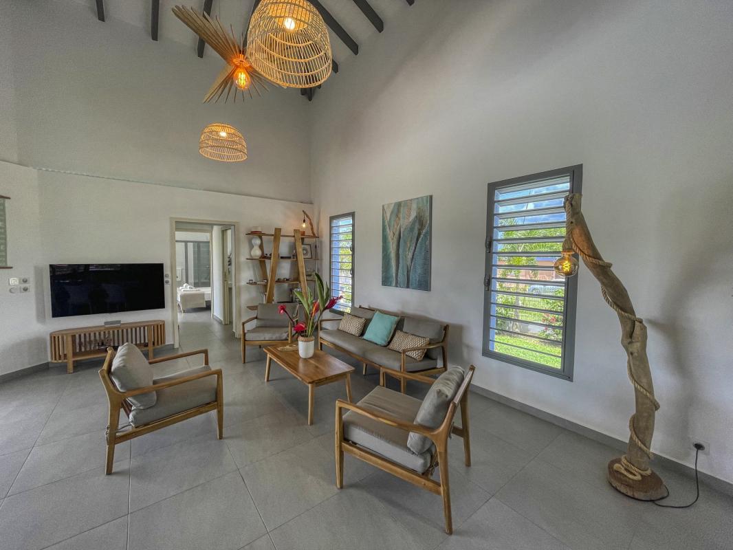 19.Location villa piscine Sainte Anne Guadeloupe_Pièce de vie