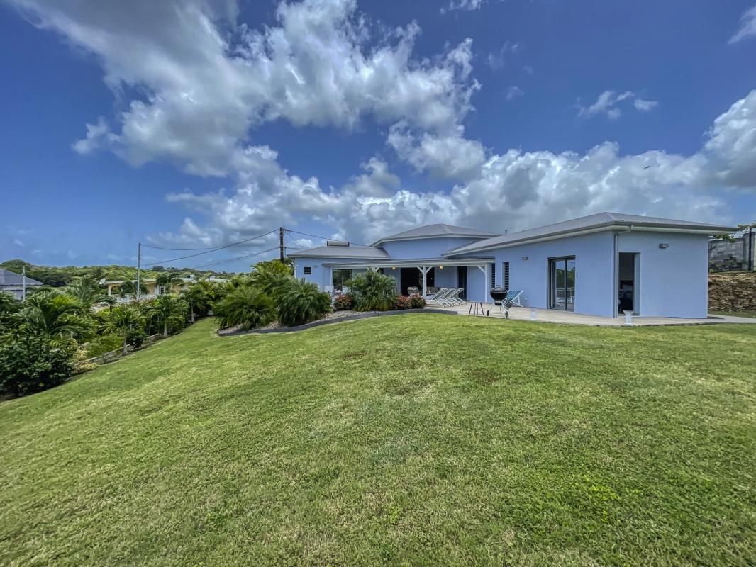 38.Location villa piscine Sainte Anne Guadeloupe_Vue ensemble