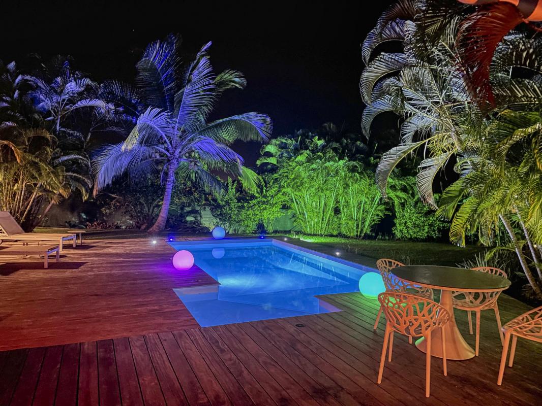 Location villa piscine Ste Anne Guadeloupe_terrasse de nuit