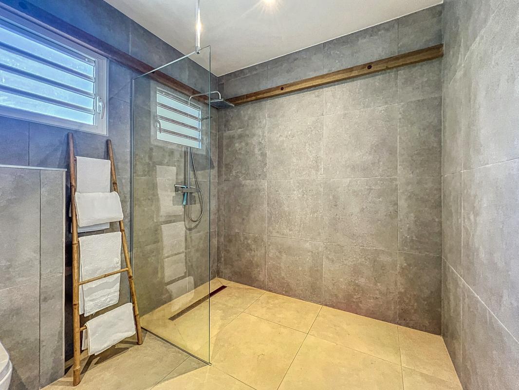 Location villa Sainte Anne Guadeloupe_walichi-Chambre PMR