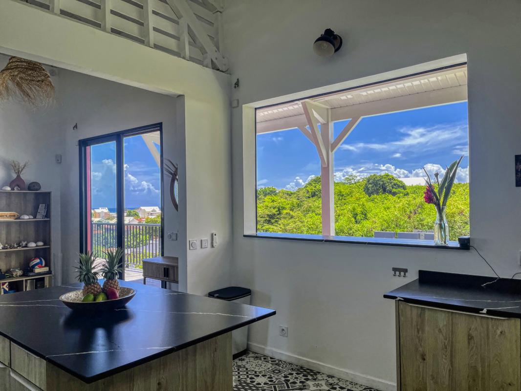 Location villa 10 personnes Sainte Anne Guadeloupe_cuisine vue mer