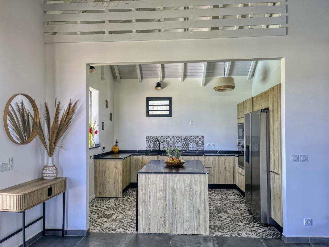 Location villa 10 personnes Sainte Anne Guadeloupe_cuisine vue mer