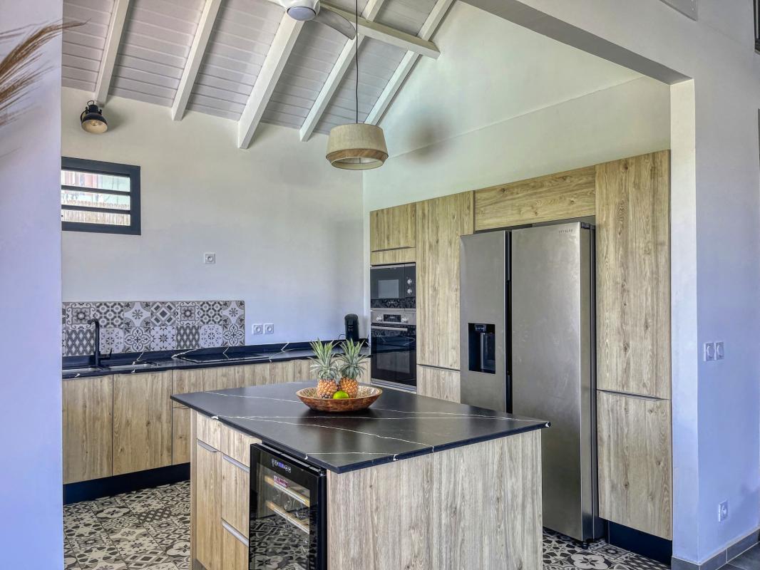 Location villa 10 personnes Sainte Anne Guadeloupe_cuisine vue mer