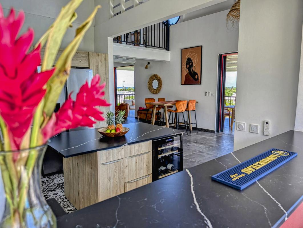 Location villa 10 personnes Sainte Anne Guadeloupe_cuisine vue mer