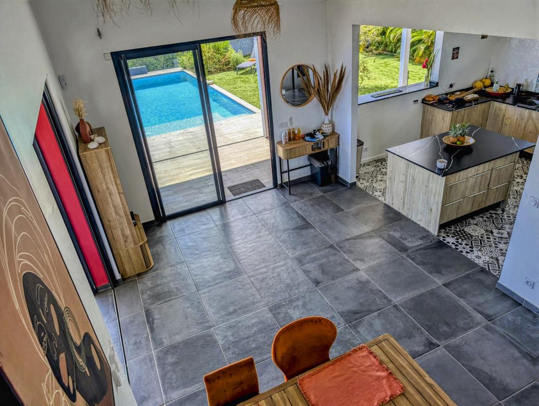 Location villa 10 personnes Sainte Anne Guadeloupe_cuisine vue mer