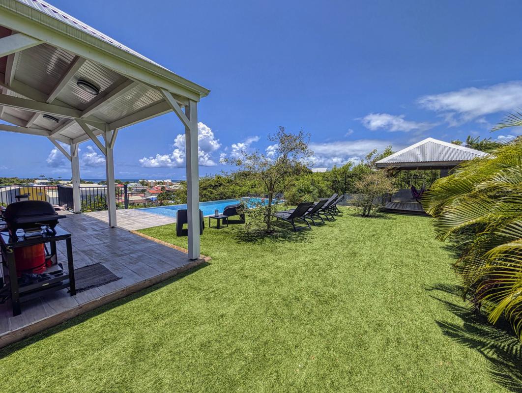 Location villa 10 personnes Sainte Anne Guadeloupe_espace piscine