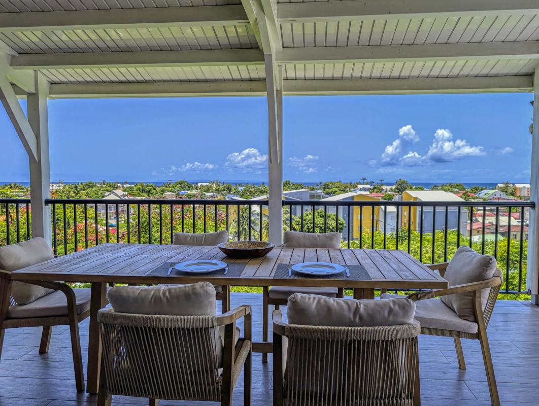 Location villa 10 personnes Sainte Anne Guadeloupe_terrasse vue mer