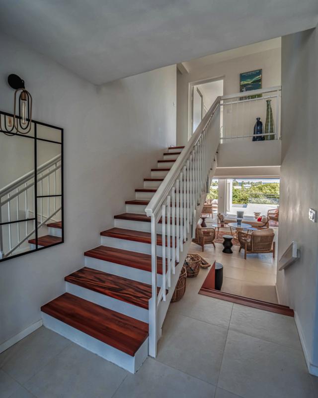 Location villa piscine vue mer 9 chambres Sainte Anne Guadeloupe_Accès 1er étage