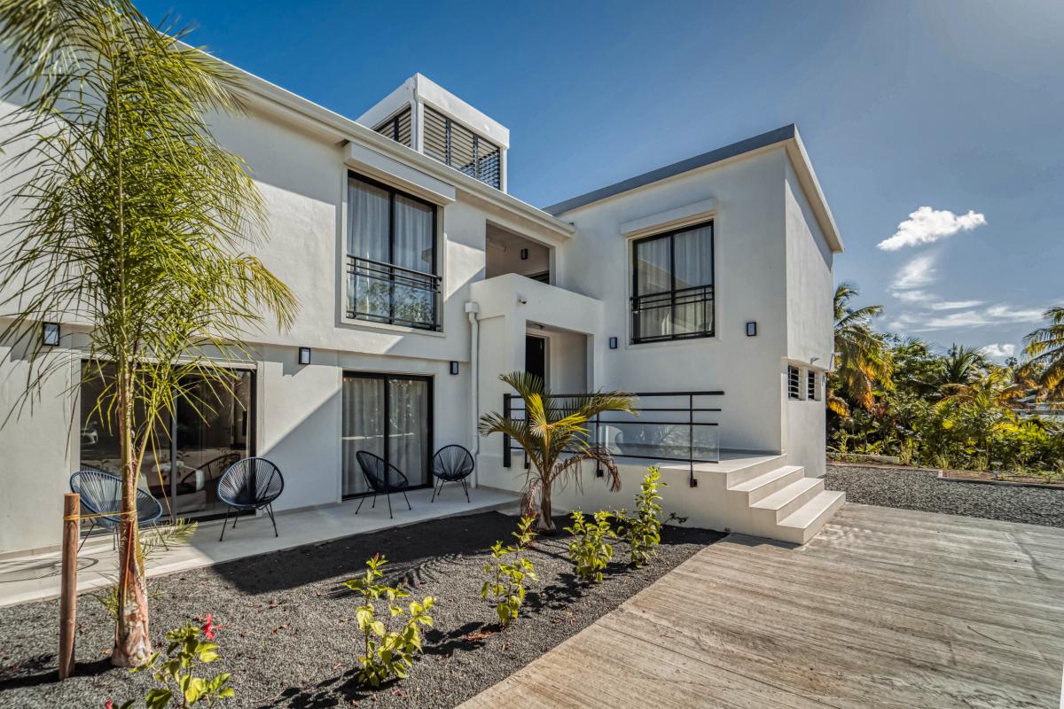Location villa piscine vue mer 9 chambres Sainte Anne Guadeloupe_ARRIERE