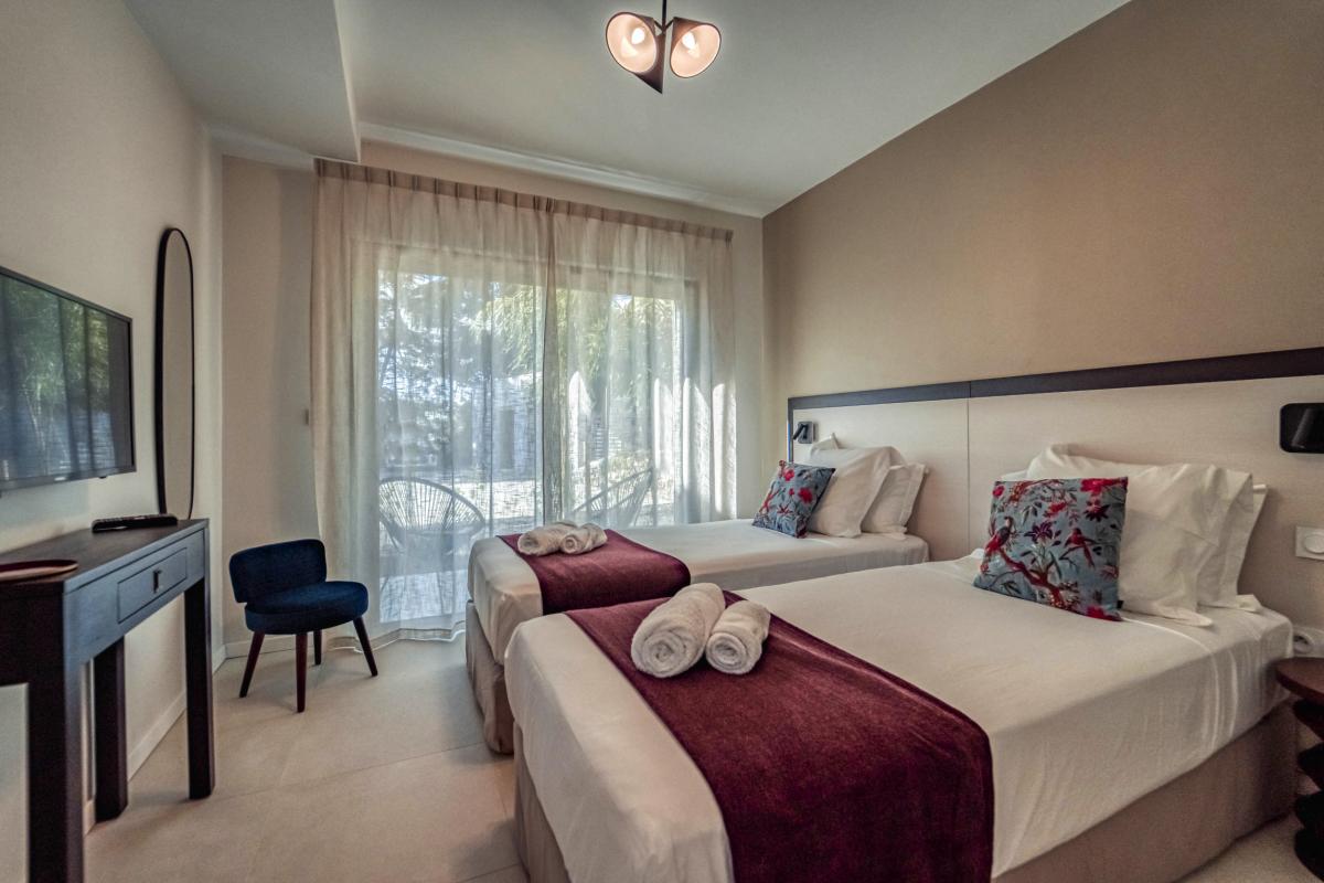 Location villa piscine vue mer 9 chambres Sainte Anne Guadeloupe_Chambre 2 RDC