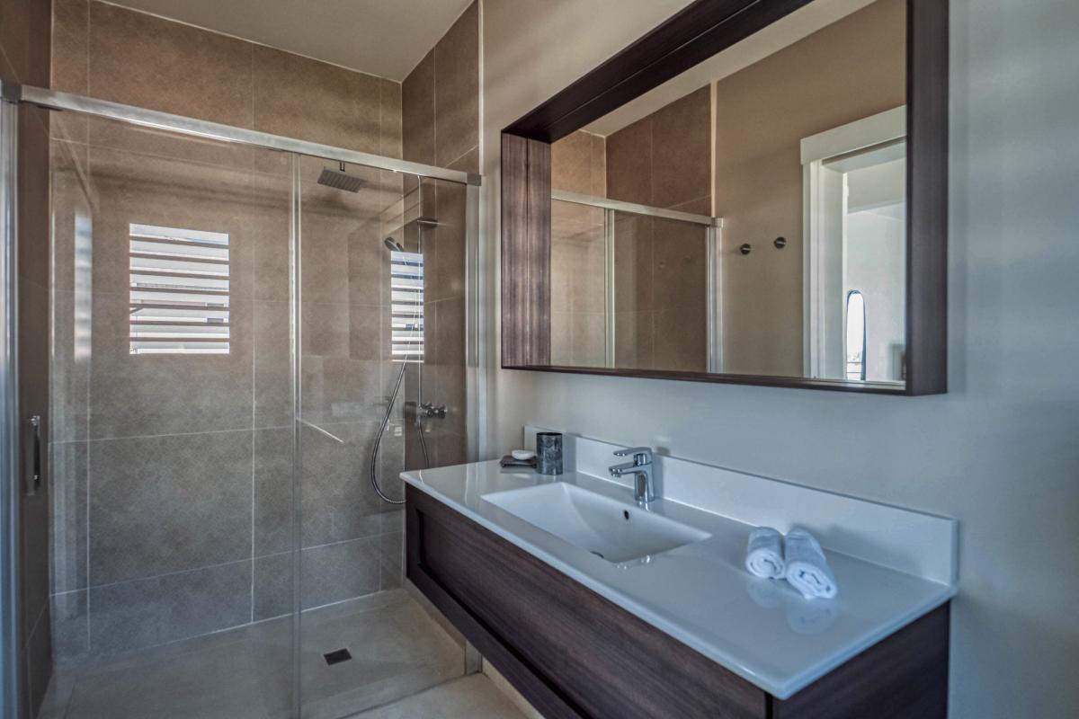 Location villa piscine vue mer 9 chambres Sainte Anne Guadeloupe_Chambre 7