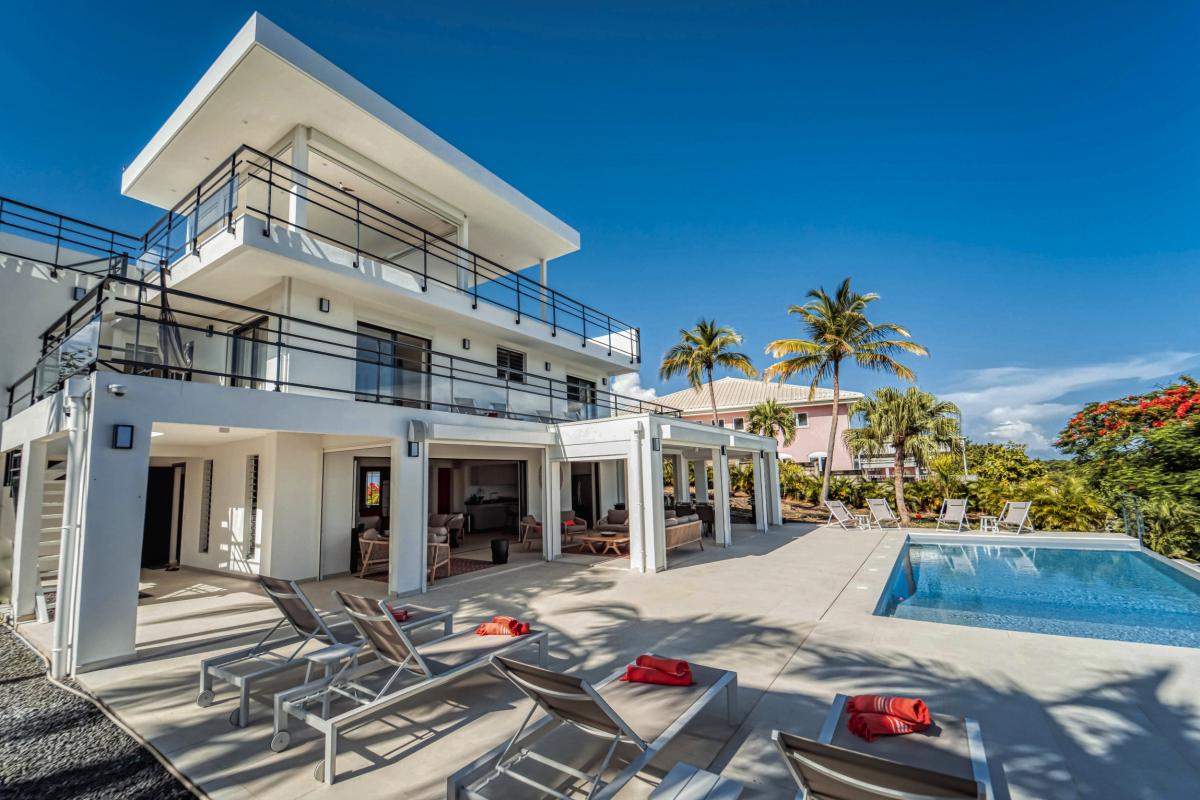 Location villa piscine vue mer 9 chambres Sainte Anne Guadeloupe_piscine