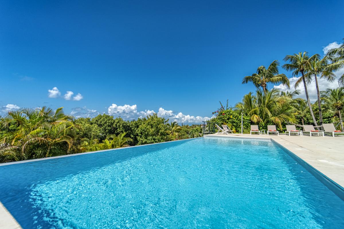 Location villa piscine vue mer 9 chambres Sainte Anne Guadeloupe_piscine