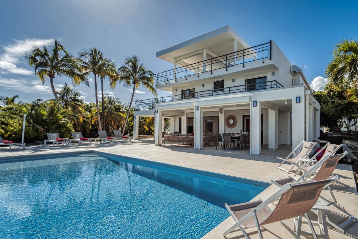 Location villa piscine vue mer 9 chambres Sainte Anne Guadeloupe_piscine