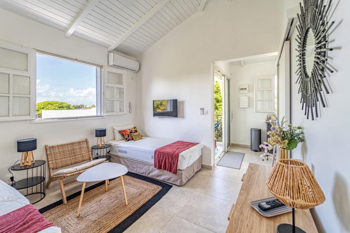 Location villa piscine vue mer 9 chambres Sainte Anne Guadeloupe_Studio 1