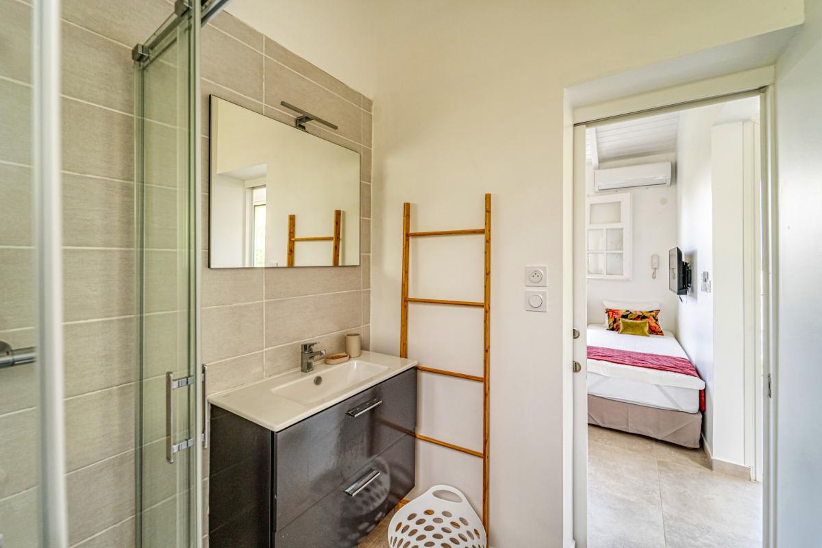 Location villa piscine vue mer 9 chambres Sainte Anne Guadeloupe_Studio 1
