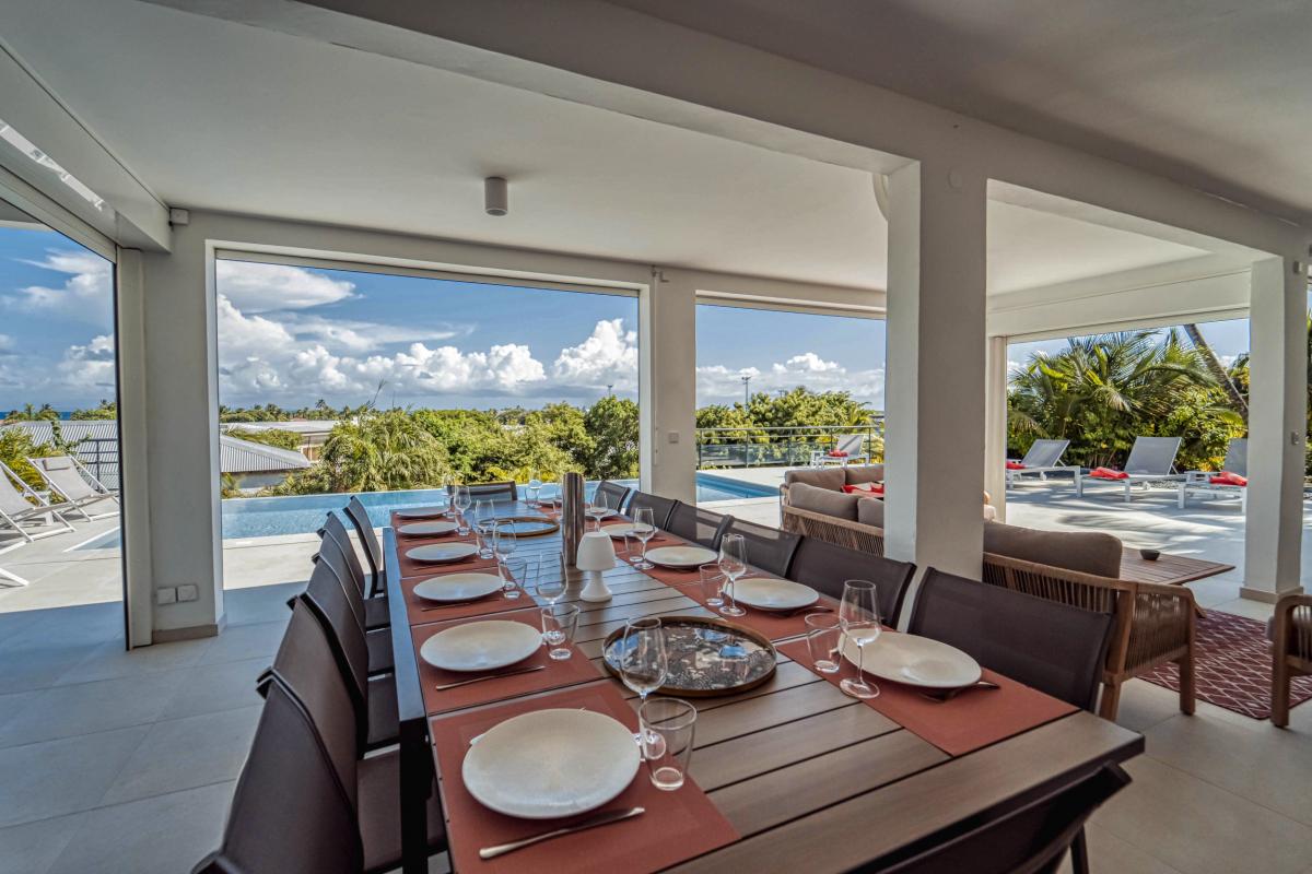 Location villa piscine vue mer 9 chambres Sainte Anne Guadeloupe_terrasse