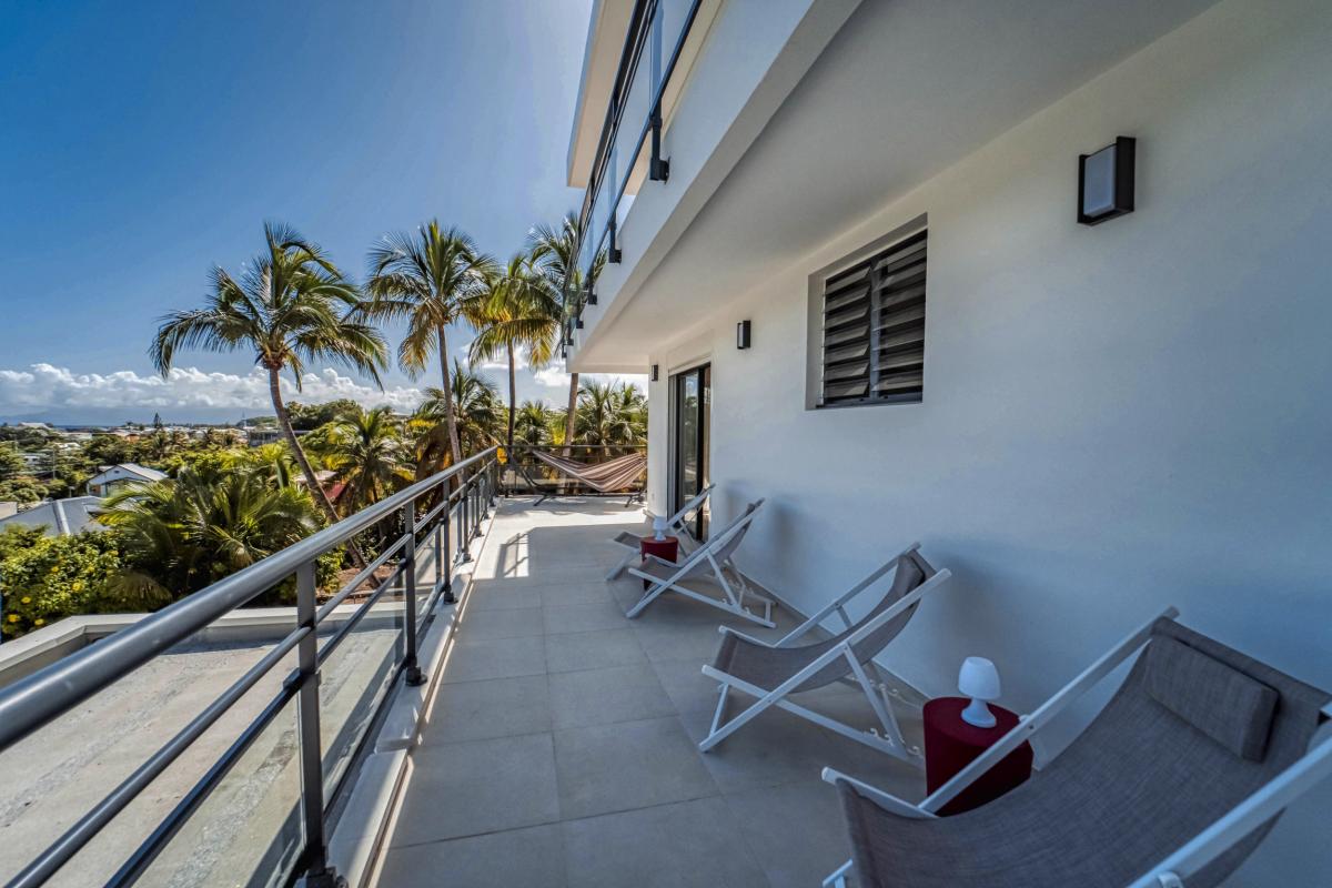 Location villa piscine vue mer 9 chambres Sainte Anne Guadeloupe_terrasse