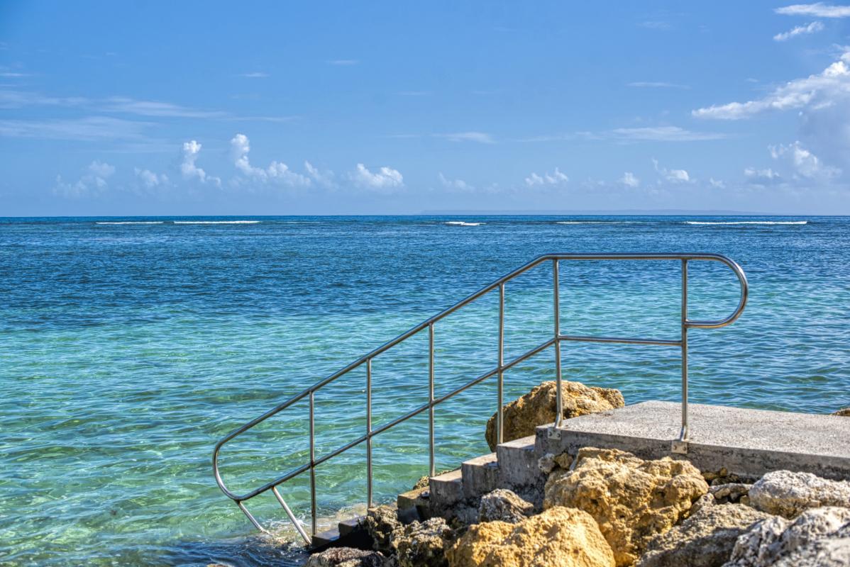 Location appartement pieds dans l'eau Sainte Anne Guadeloupe_acces mer