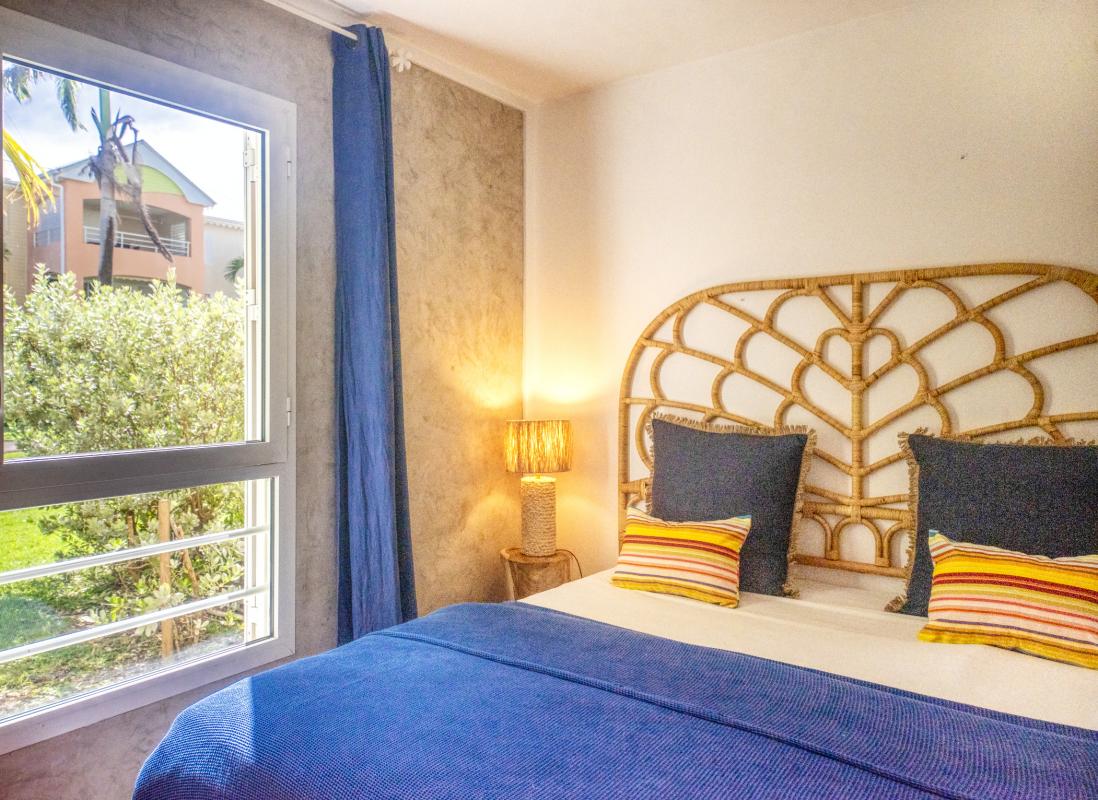 Location appartement pieds dans l'eau Sainte Anne Guadeloupe_chambre 1