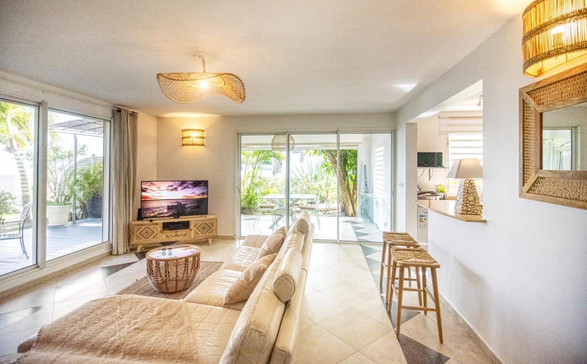 Location appartement pieds dans l'eau Sainte Anne Guadeloupe_salon