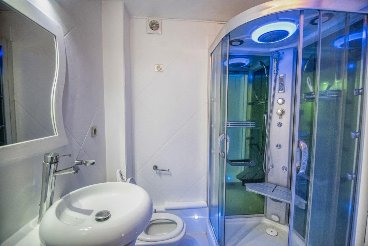 Location appartement pieds dans l'eau Sainte Anne Guadeloupe_sdb 2