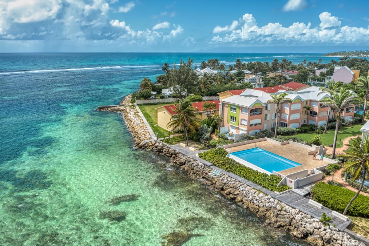Location appartement pieds dans l'eau Sainte Anne Guadeloupe_vue ensemble
