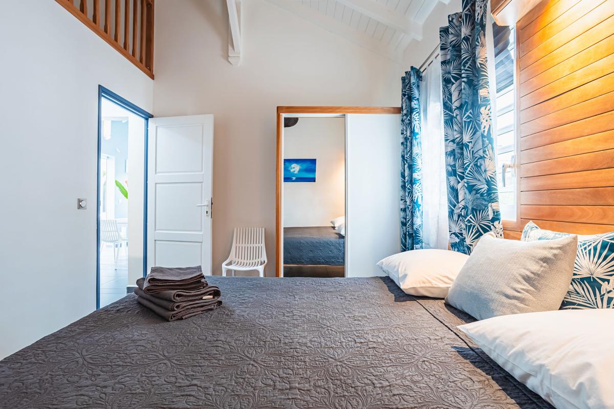 Location villa Sainte Anne piscine 1400m plage guadeloupe - Chambre